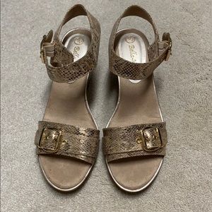 NWOT Bella Vita Wedges Size 8